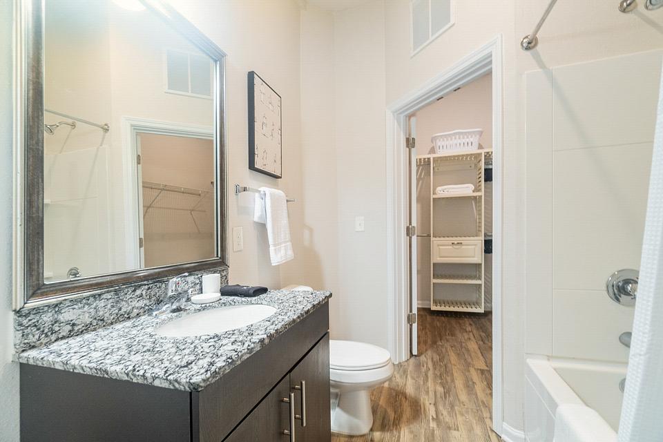 These photos are from another Landing in this building.