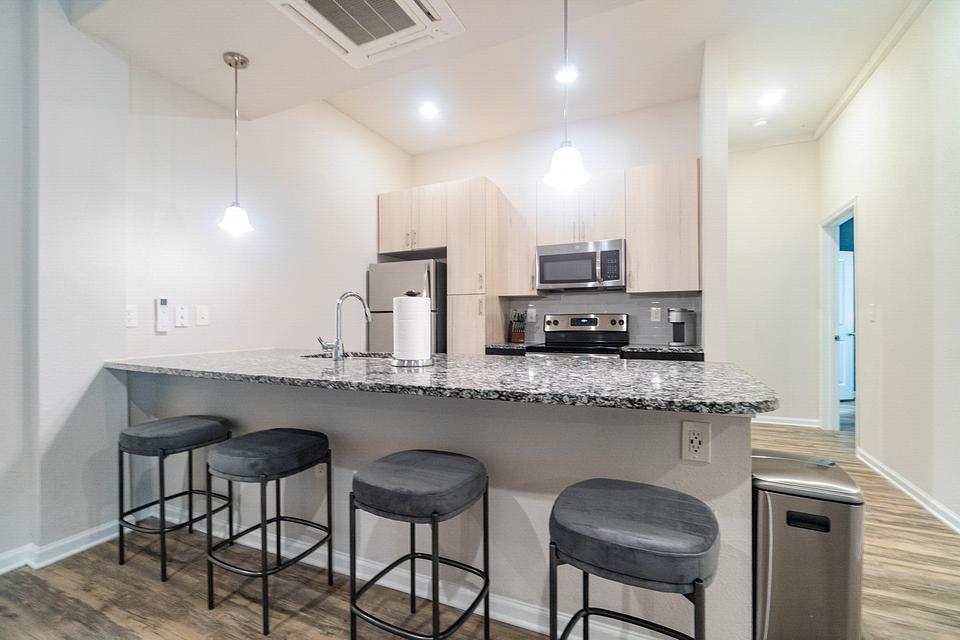 These photos are from another Landing in this building.