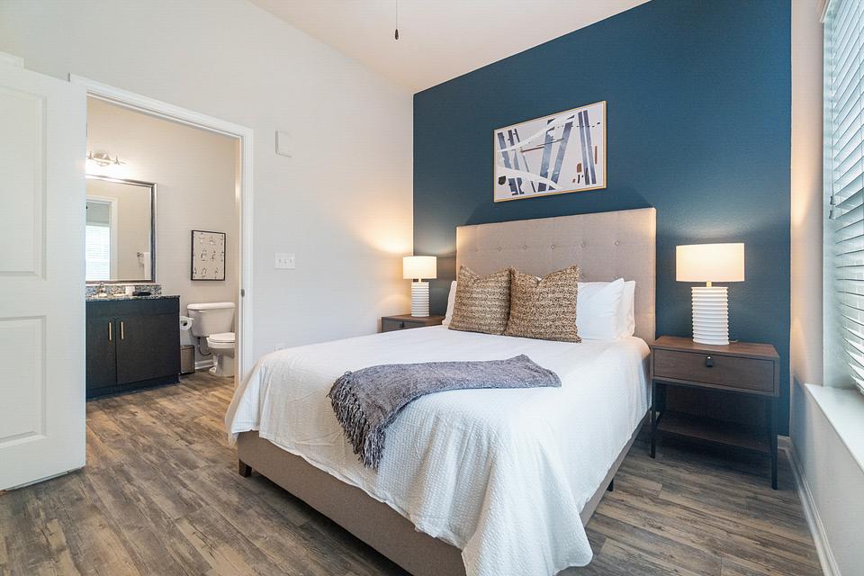 These photos are from another Landing in this building.