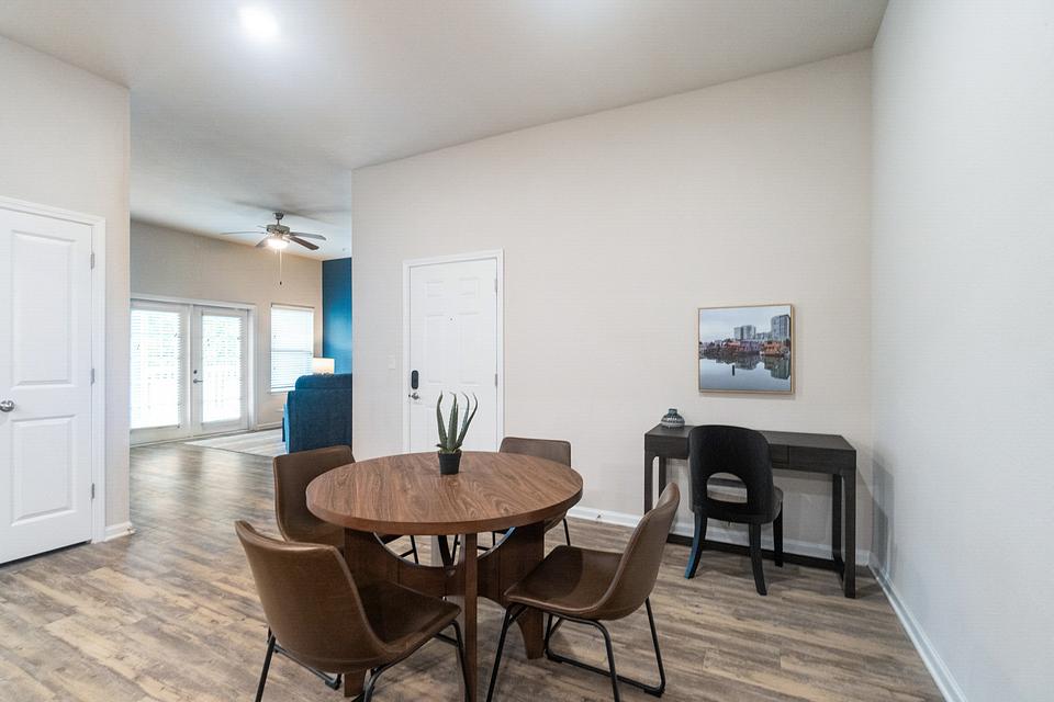 These photos are from another Landing in this building.