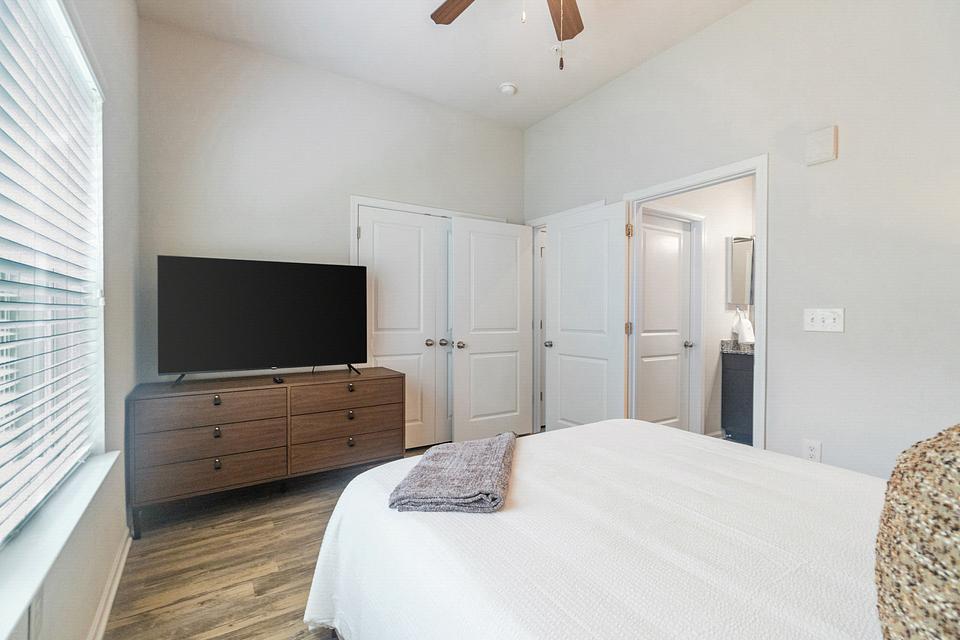 These photos are from another Landing in this building.