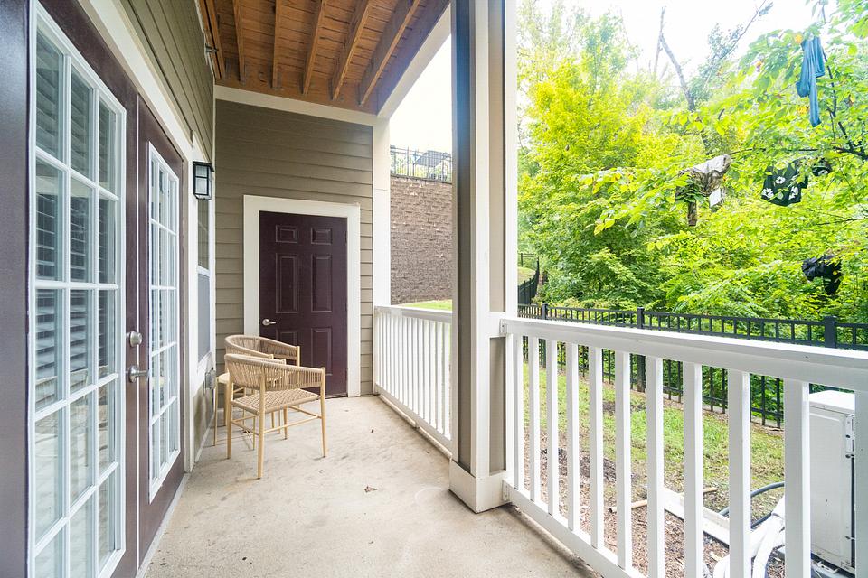 These photos are from another Landing in this building.