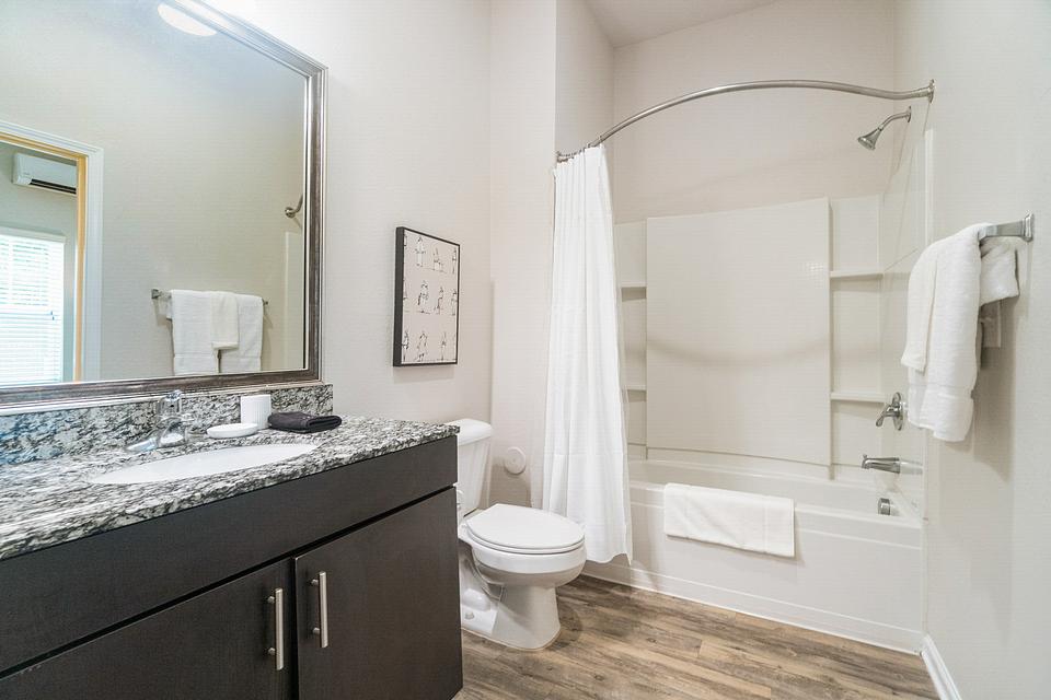 These photos are from another Landing in this building.