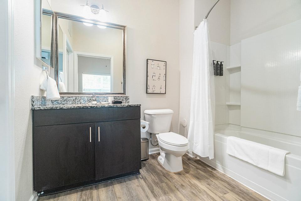 These photos are from another Landing in this building.