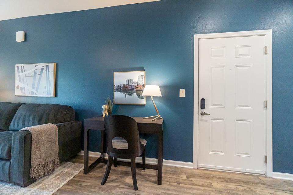 These photos are from another Landing in this building.