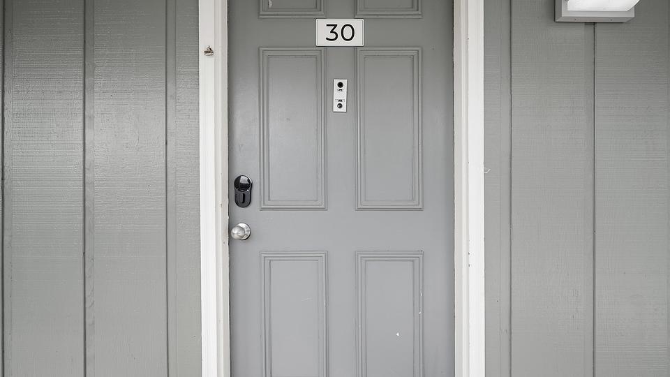 These photos are from another Landing in this building.