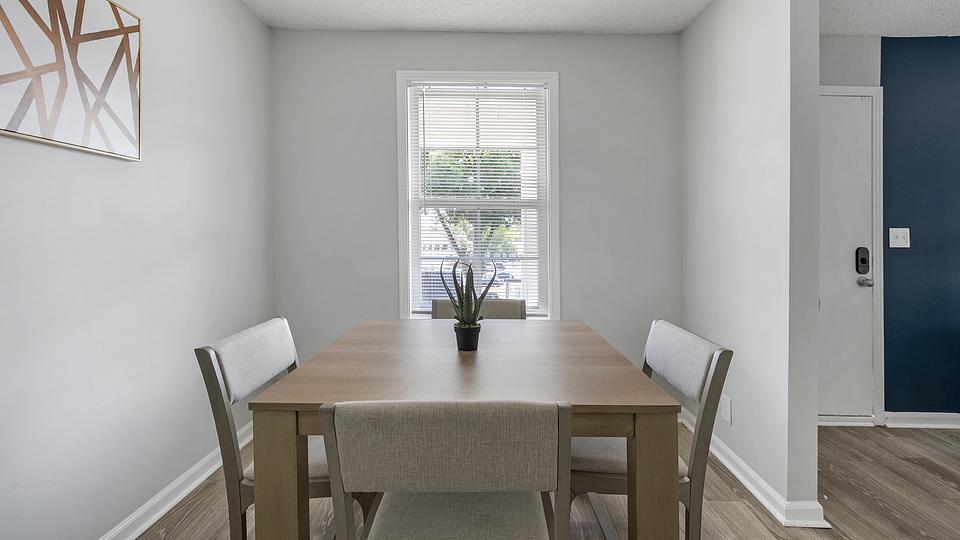 These photos are from another Landing in this building.