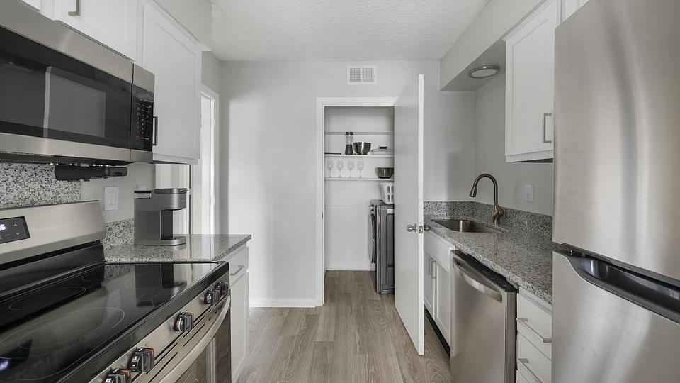 These photos are from another Landing in this building.