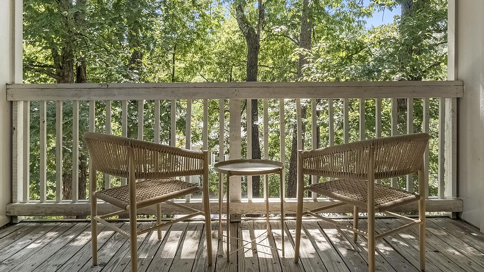 These photos are from another Landing in this building.