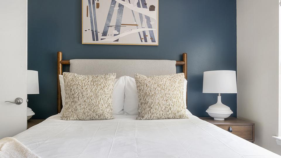 These photos are from another Landing in this building.