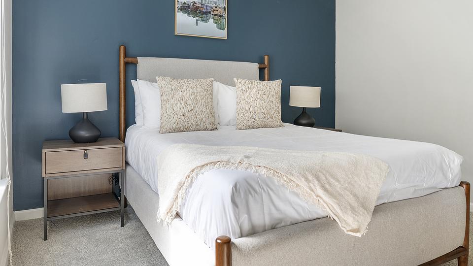 These photos are from another Landing in this building.