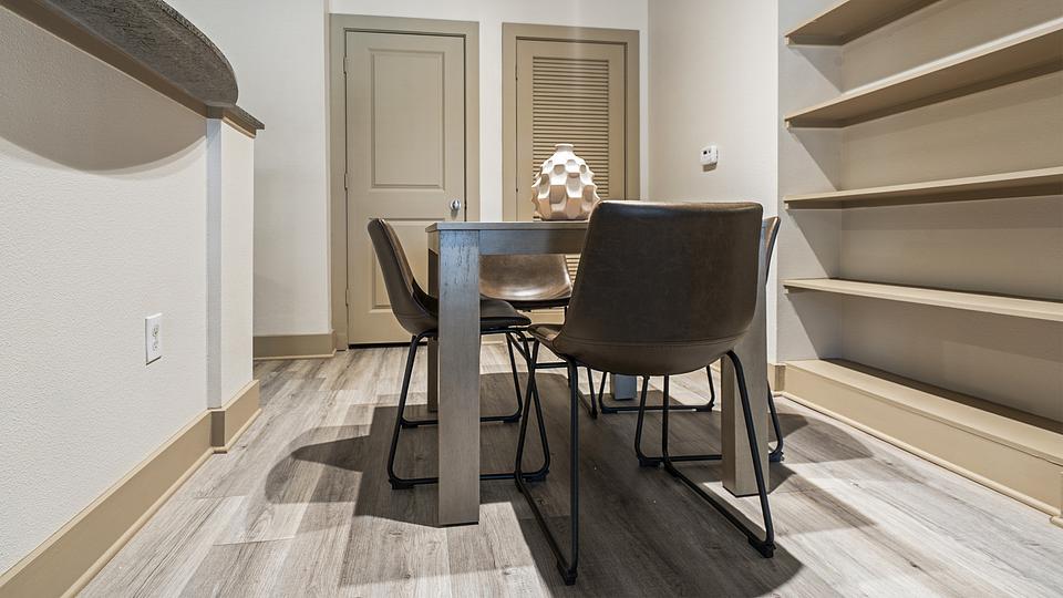 These photos are from another Landing in this building.