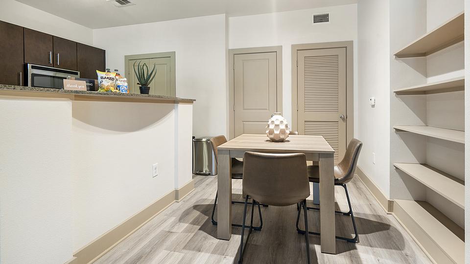 These photos are from another Landing in this building.