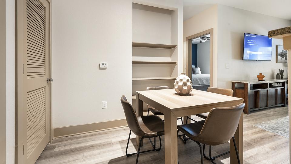 These photos are from another Landing in this building.