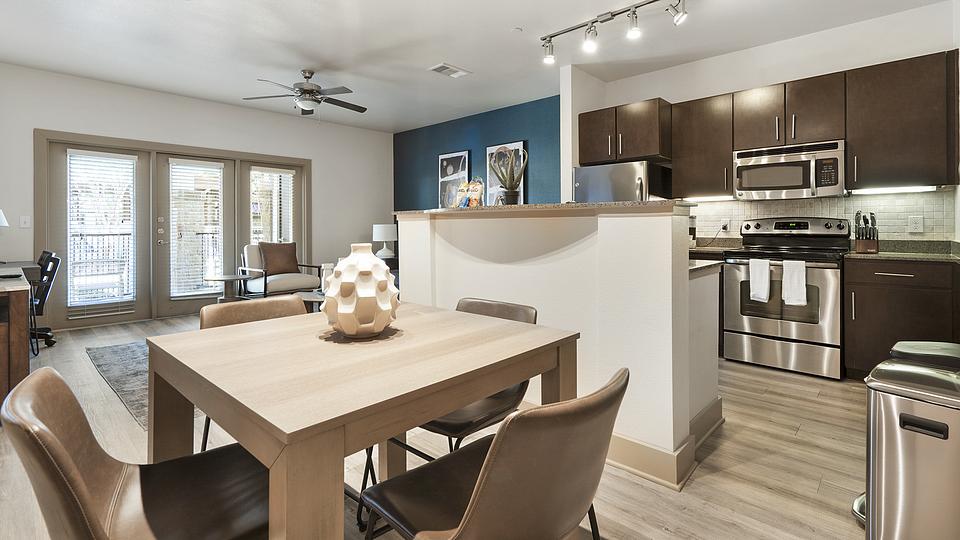 These photos are from another Landing in this building.