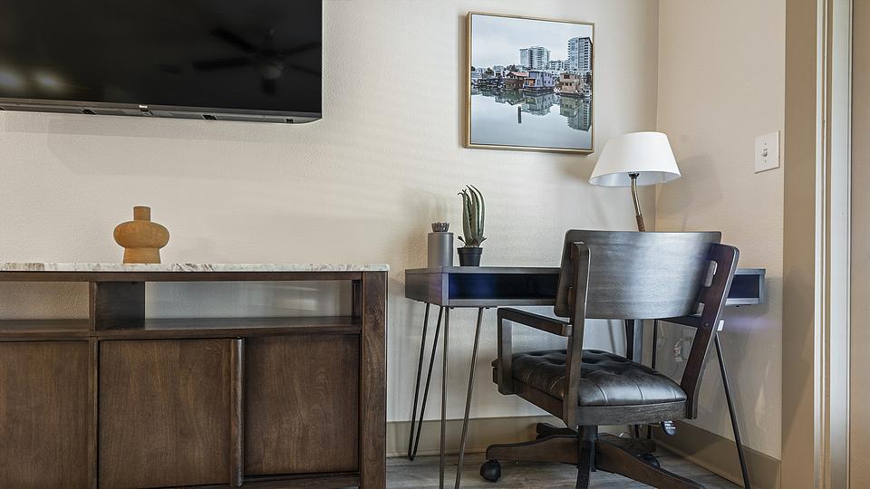 These photos are from another Landing in this building.