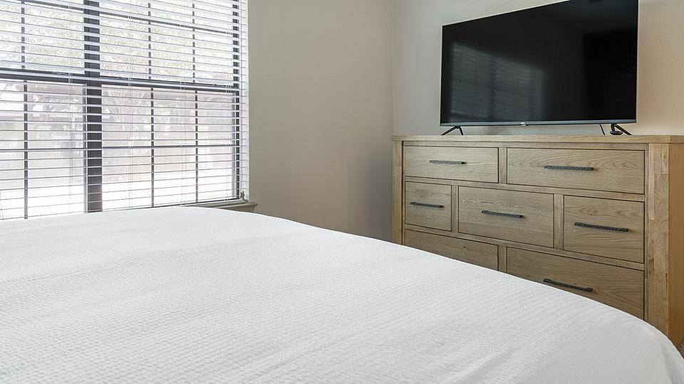 These photos are from another Landing in this building.