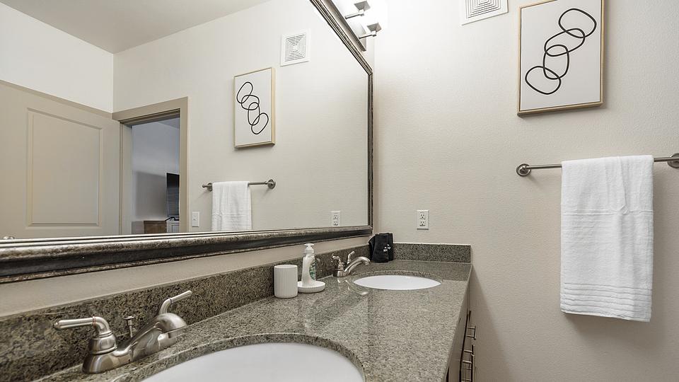 These photos are from another Landing in this building.