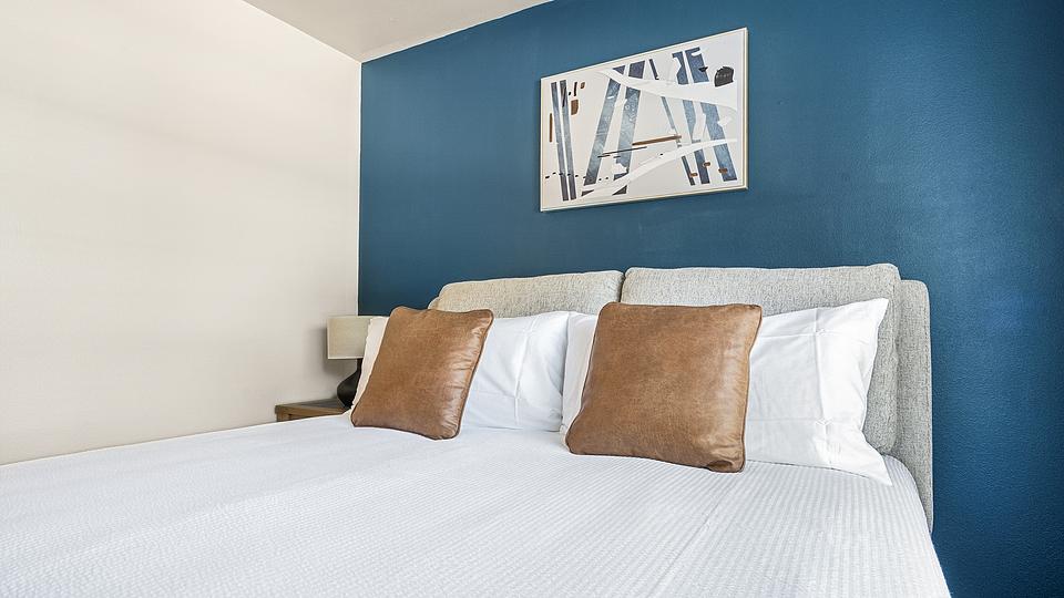 These photos are from another Landing in this building.