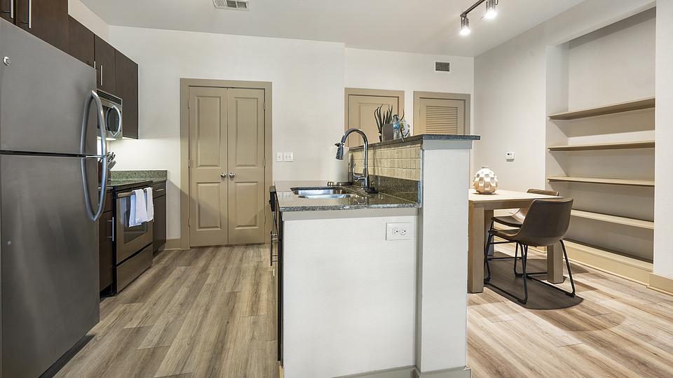 These photos are from another Landing in this building.