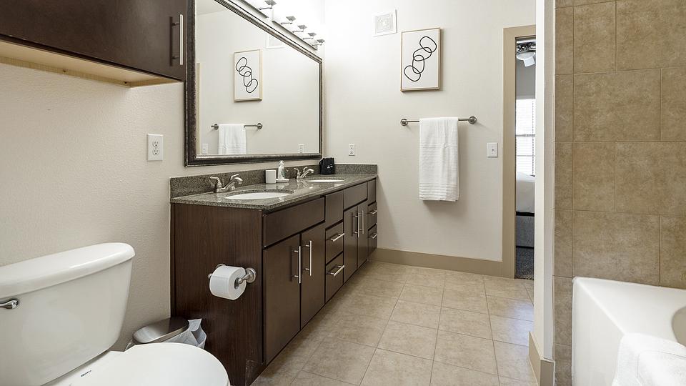 These photos are from another Landing in this building.