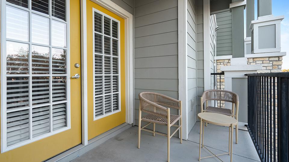 These photos are from another Landing in this building.