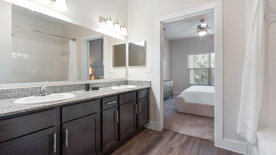 These photos are from another Landing in this building.