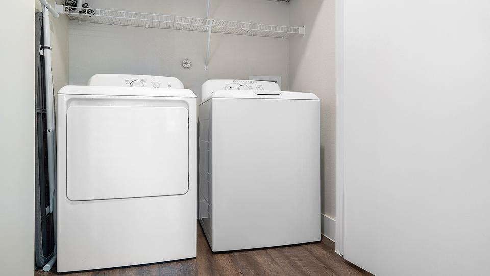 These photos are from another Landing in this building.