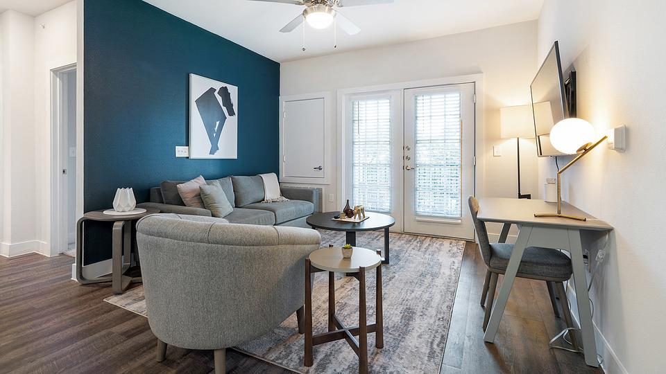 These photos are from another Landing in this building.