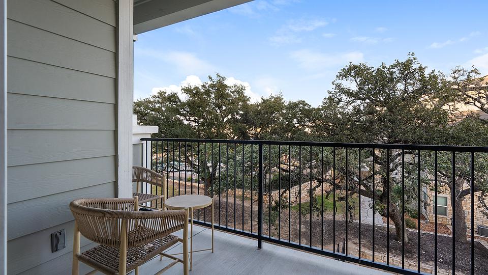 These photos are from another Landing in this building.