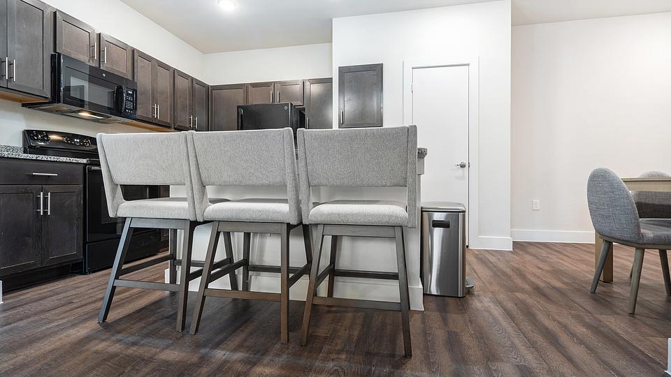 These photos are from another Landing in this building.