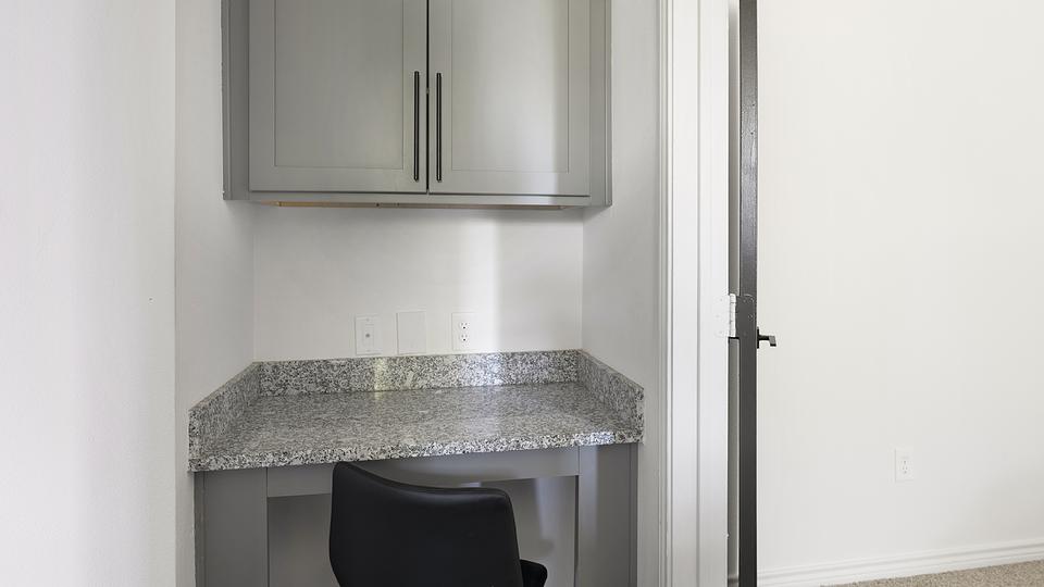 These photos are from another Landing in this building.