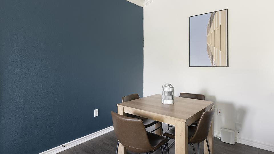 These photos are from another Landing in this building.