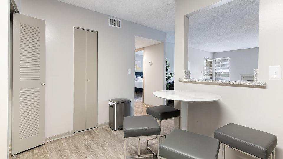 These photos are from another Landing in this building.