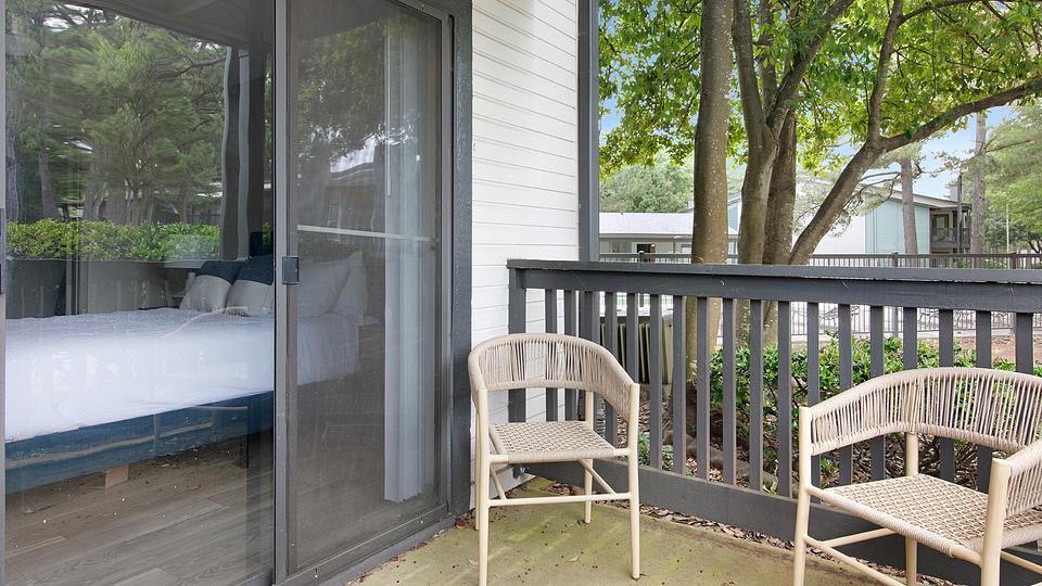 These photos are from another Landing in this building.