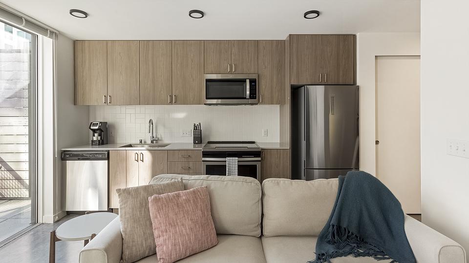 These photos are from another Landing in this building.