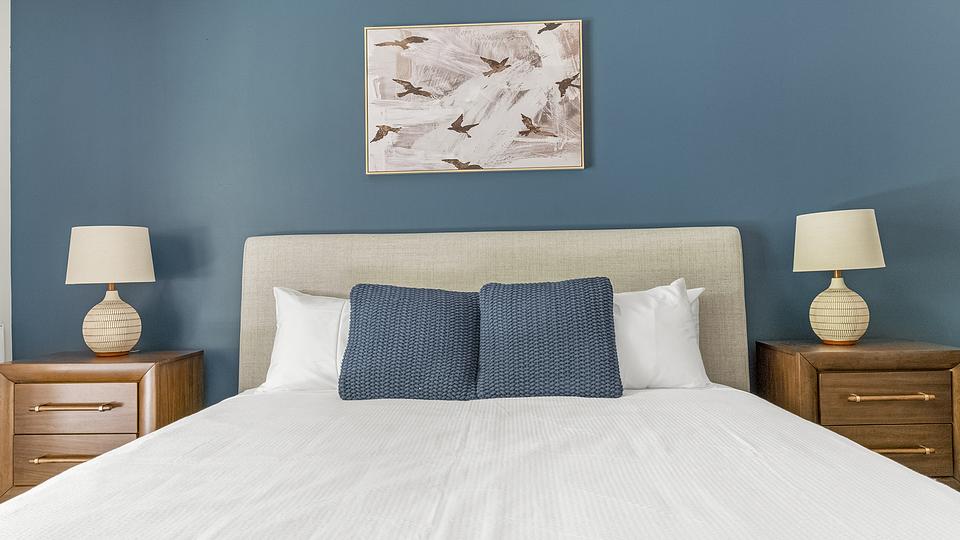 These photos are from another Landing in this building.