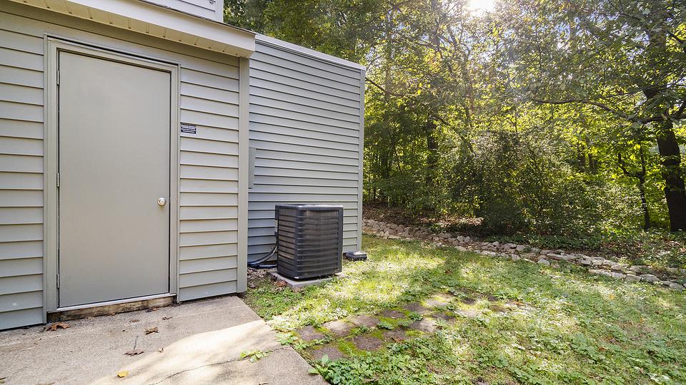 These photos are from another Landing in this building.