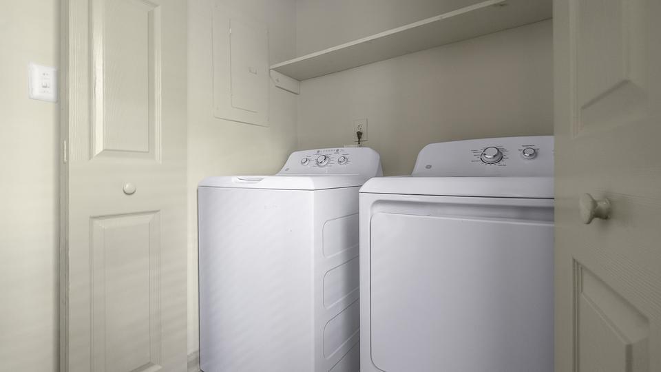 These photos are from another Landing in this building.