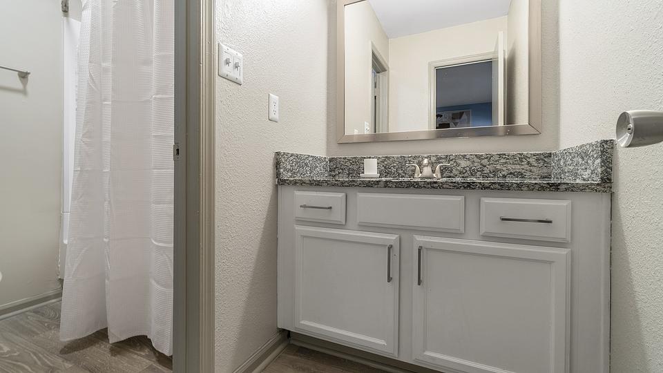 These photos are from another Landing in this building.