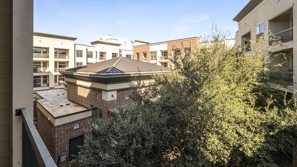 These photos are from another Landing in this building.