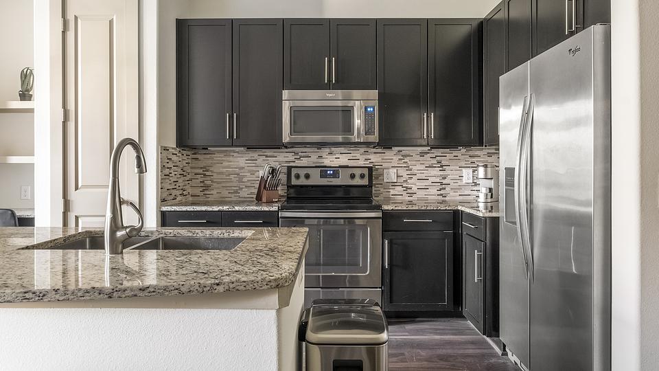 These photos are from another Landing in this building.