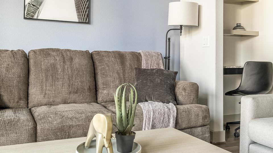 These photos are from another Landing in this building.