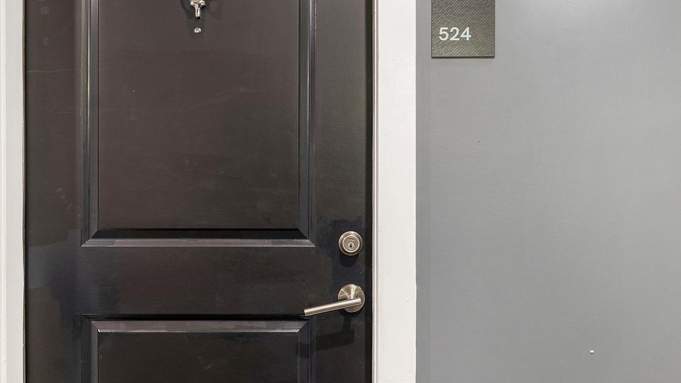 These photos are from another Landing in this building.