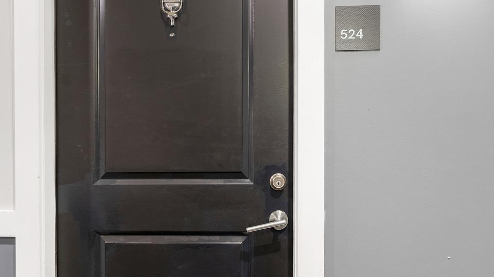 These photos are from another Landing in this building.