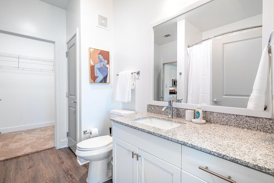 These photos are from another Landing in this building.