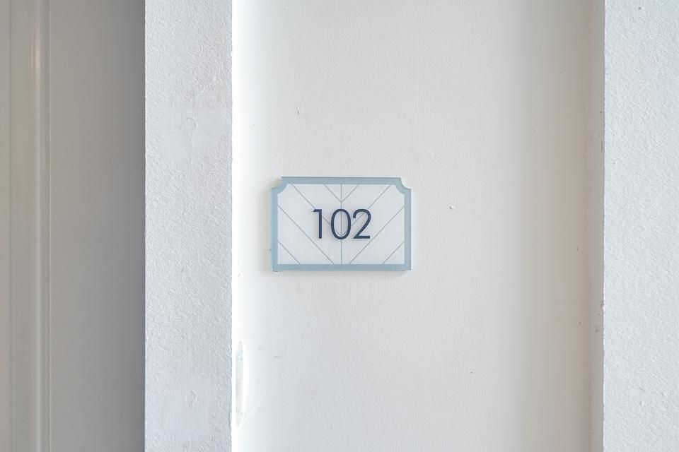 These photos are from another Landing in this building.