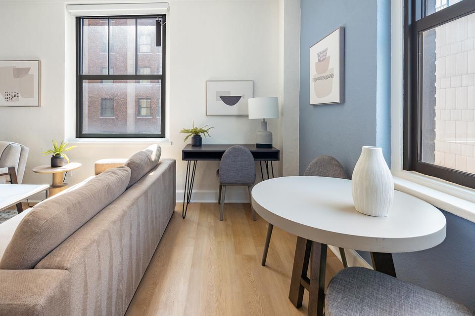 These photos are from another Landing in this building.