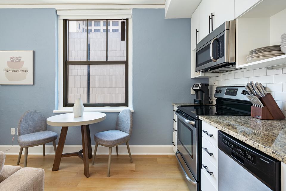 These photos are from another Landing in this building.