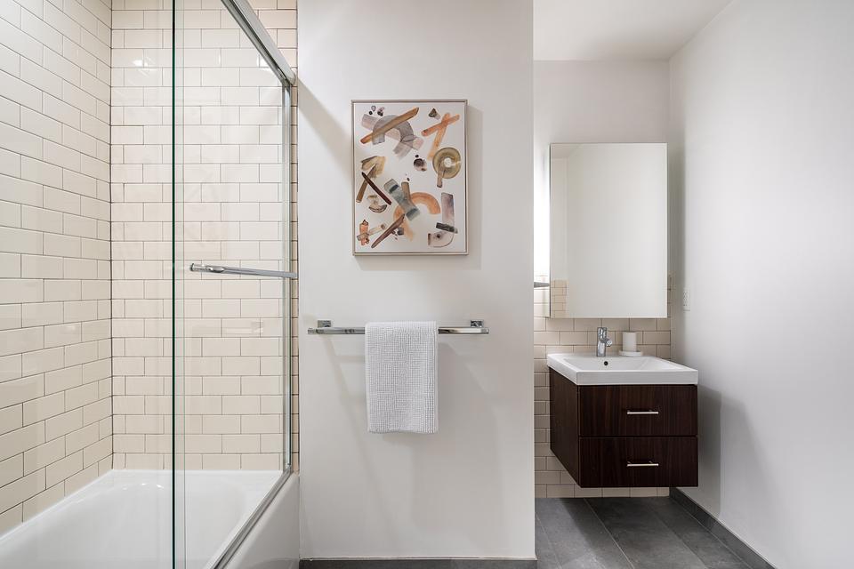 These photos are from another Landing in this building.